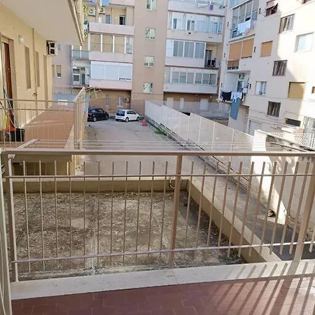 Virgilio 1 Taranto-posto Auto Riservato Gratuito 아파트