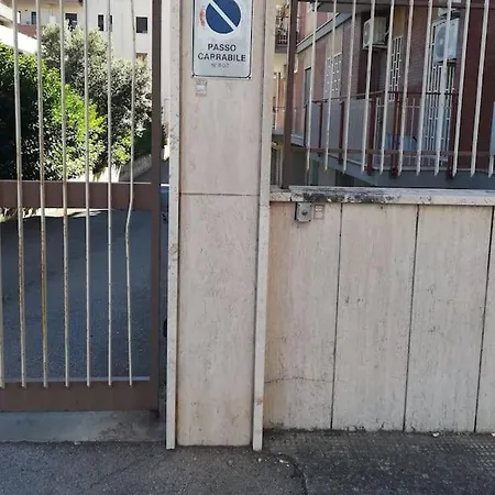 Virgilio 1 Taranto-posto Auto Riservato Gratuito 아파트 타란토